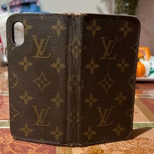 Louis Vuitton iPhone folio